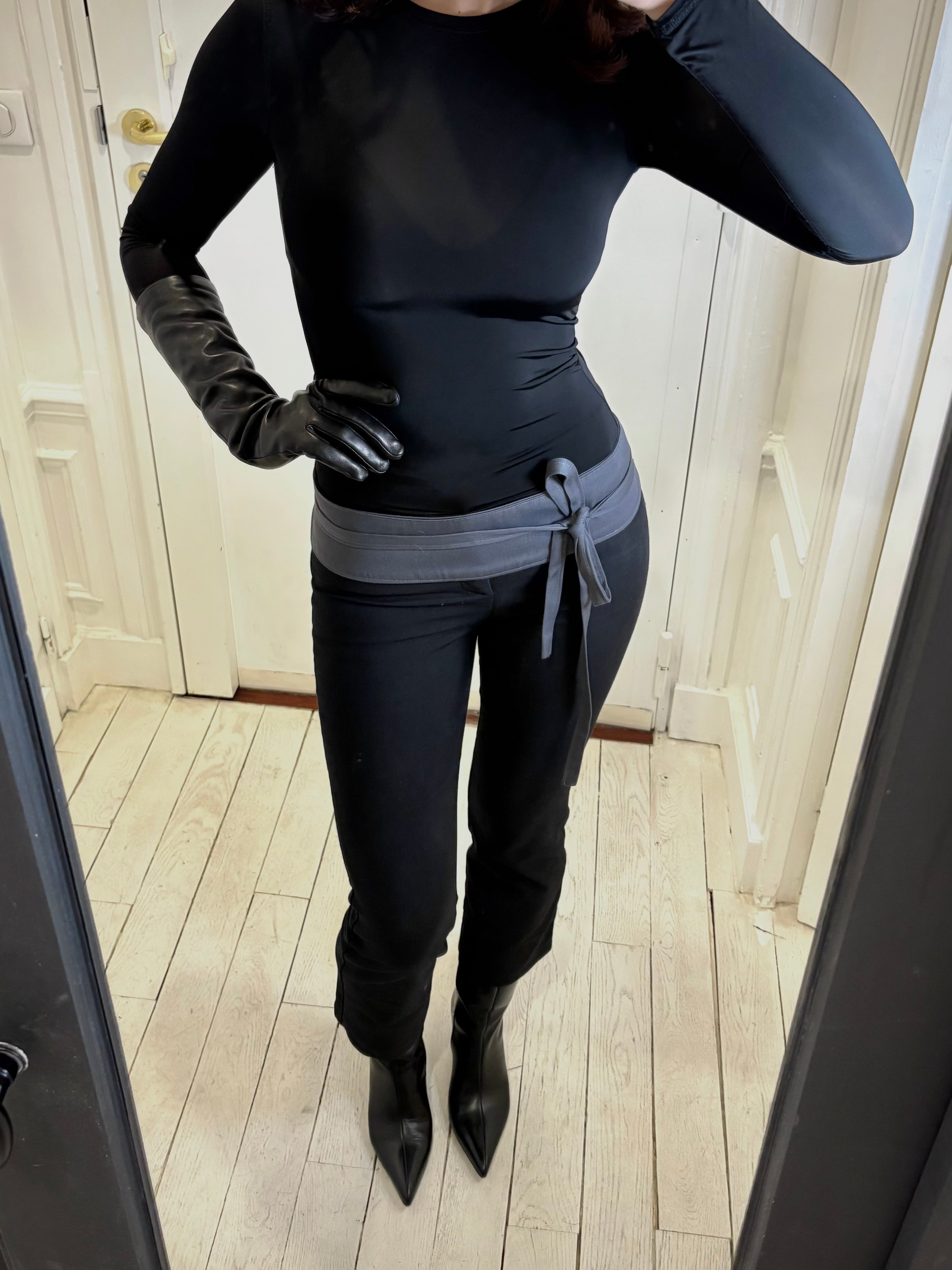 Ceinture incurvée grise