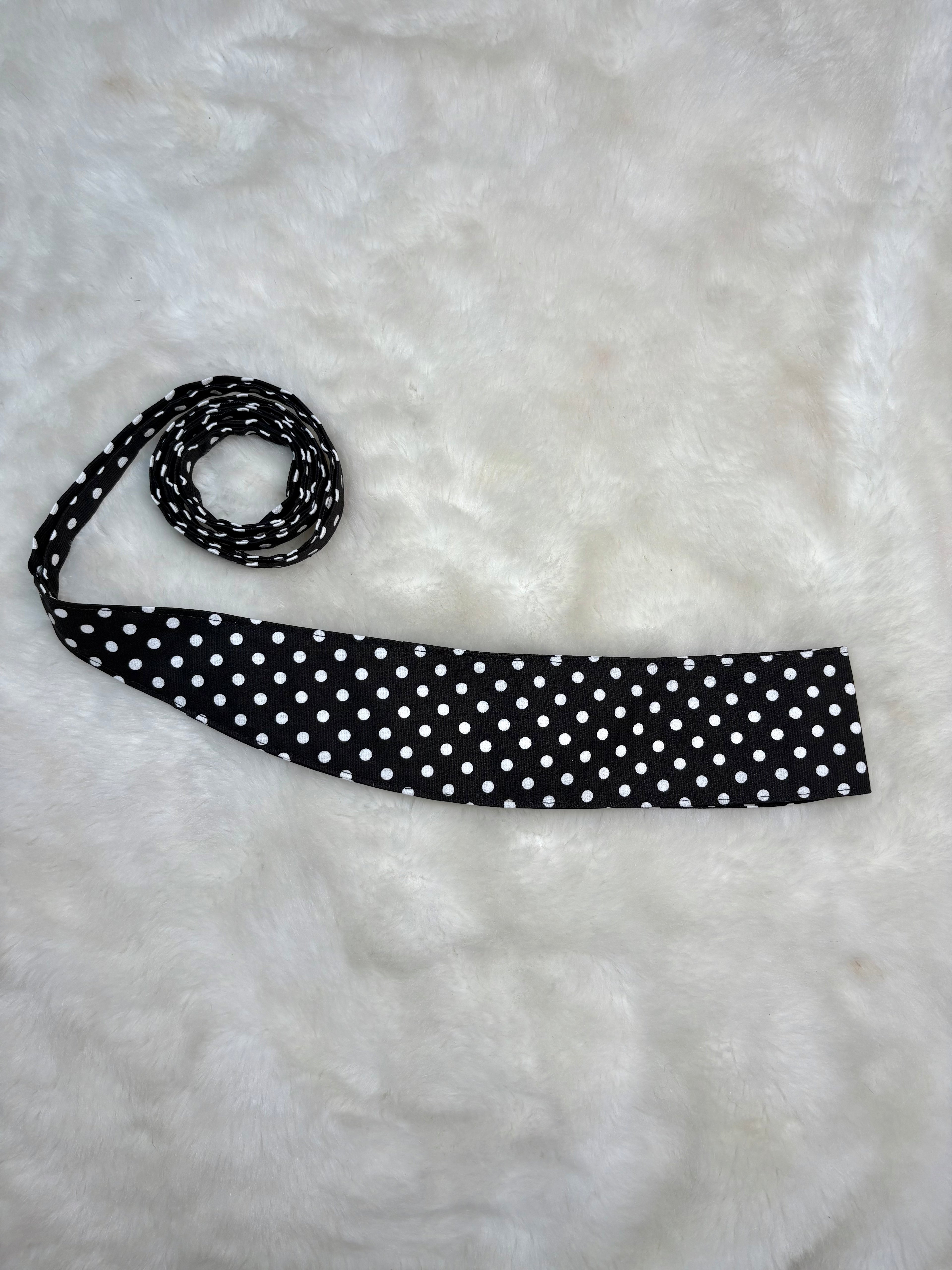 Ceinture incurvée gros pois noir