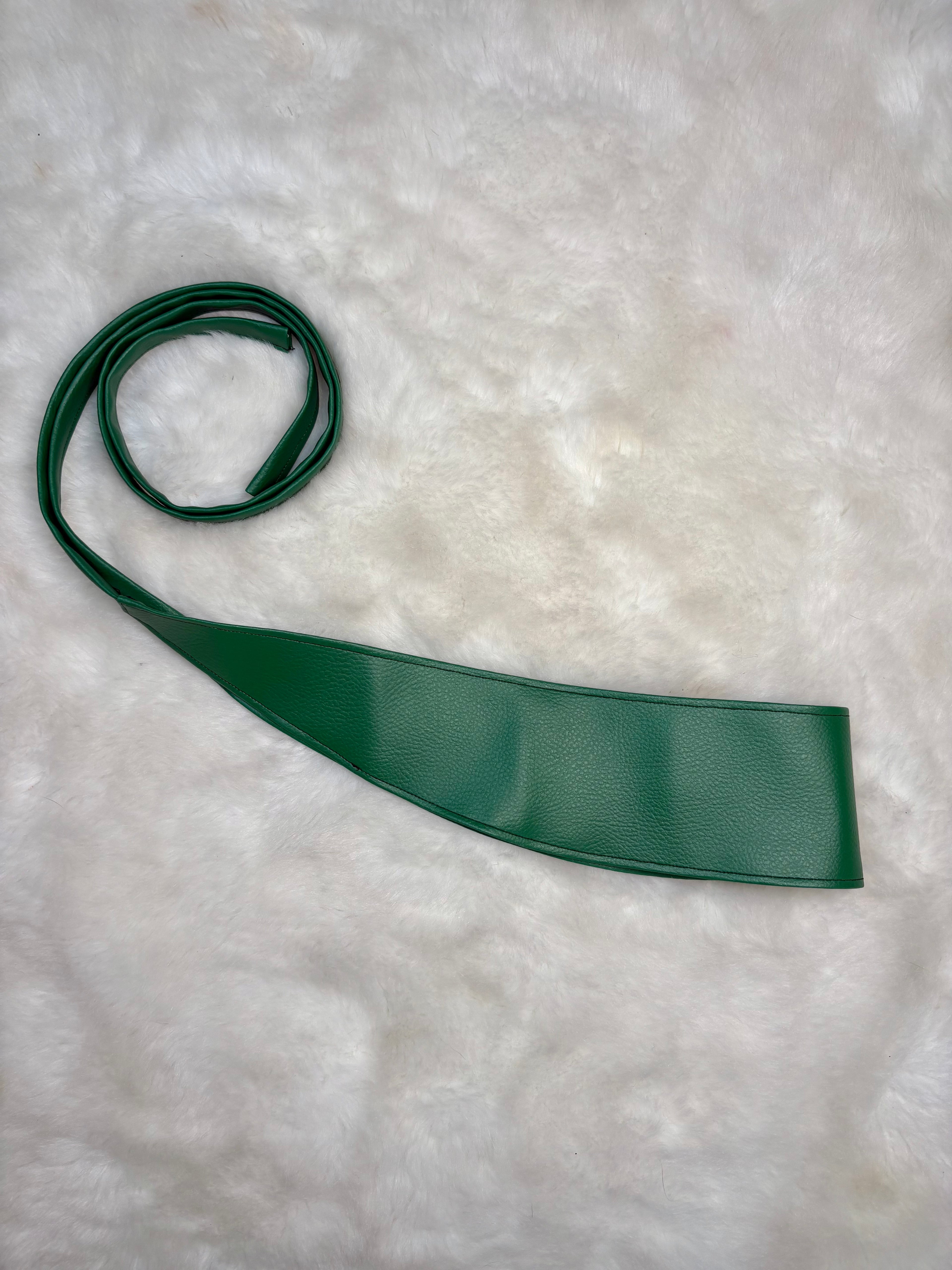 Ceinture incurvée simili cuir verte