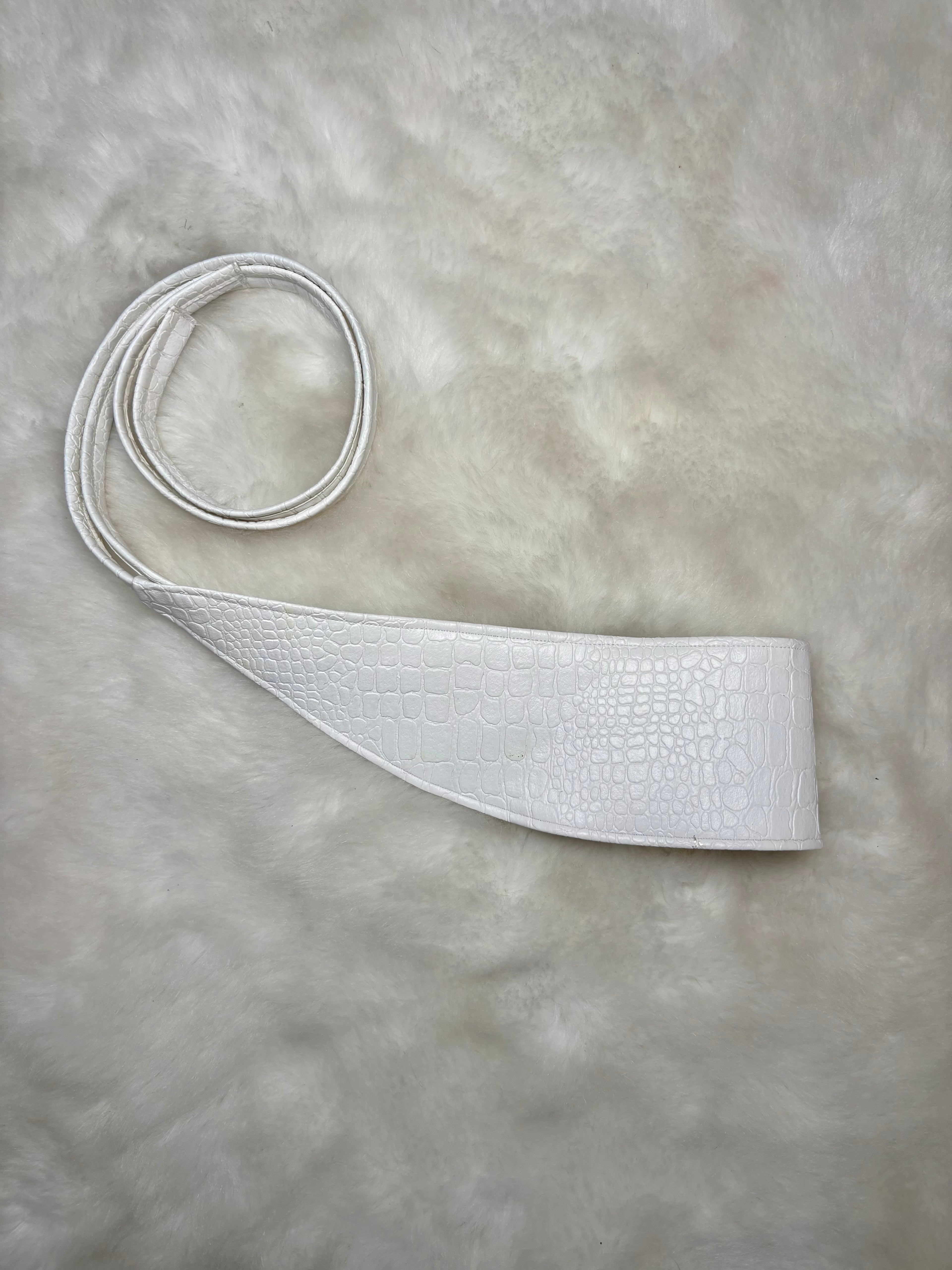 Ceinture incurvée simili cuir banche